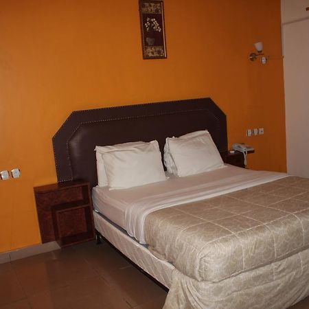 Zambezi Inn Hotel Conakry Exterior photo