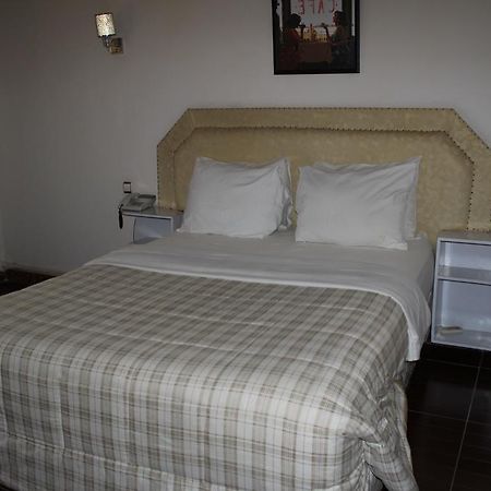 Zambezi Inn Hotel Conakry Exterior photo
