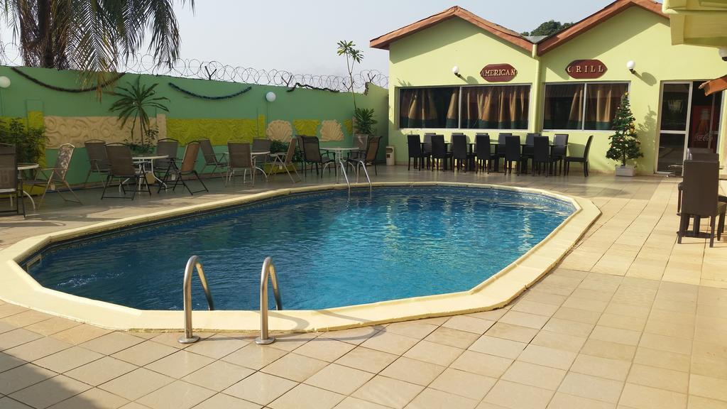 Zambezi Inn Hotel Conakry Exterior photo