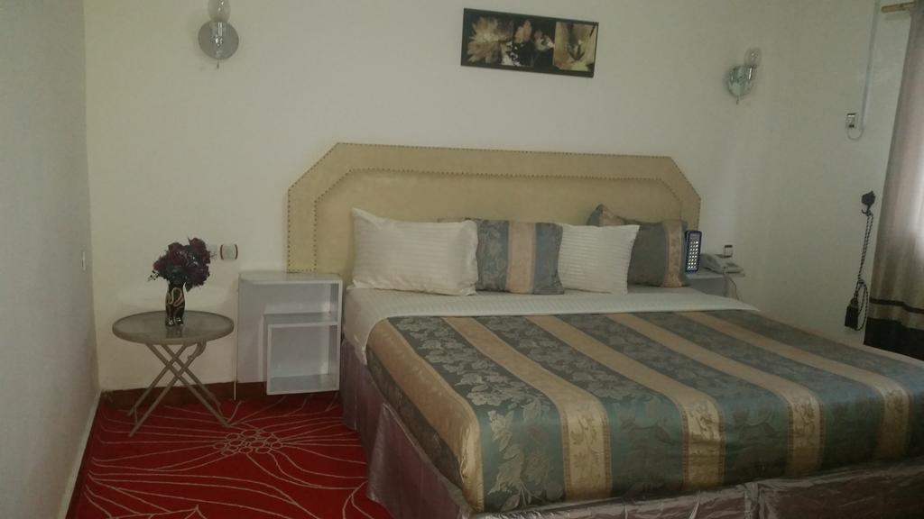 Zambezi Inn Hotel Conakry Exterior photo
