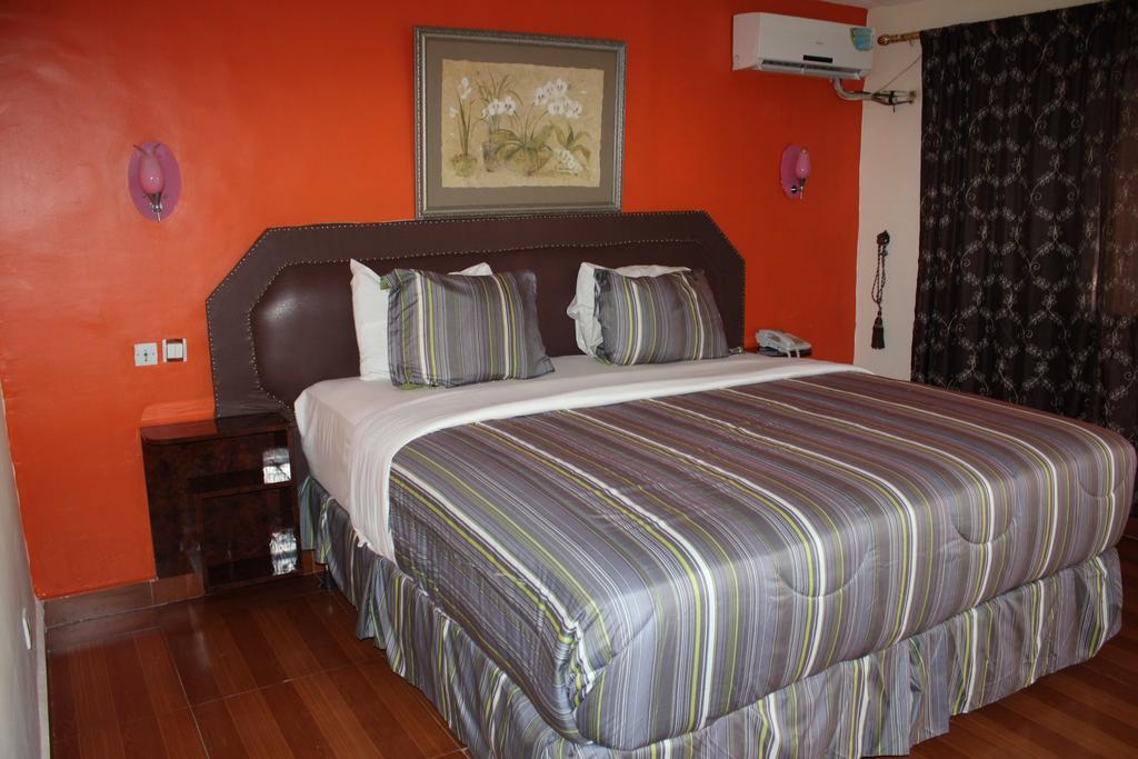 Zambezi Inn Hotel Conakry Exterior photo
