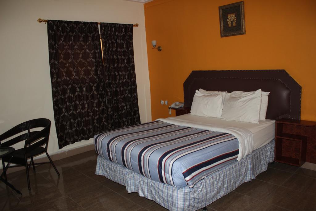 Zambezi Inn Hotel Conakry Exterior photo