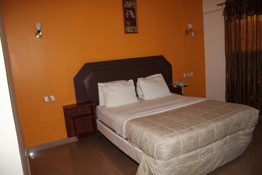 Zambezi Inn Hotel Conakry Exterior photo